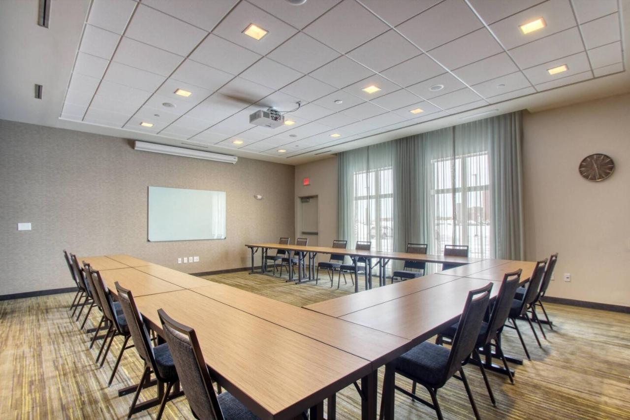 Courtyard By Marriott Fargo Hotel Buitenkant foto