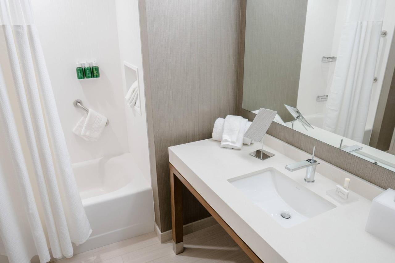Courtyard By Marriott Fargo Hotel Buitenkant foto
