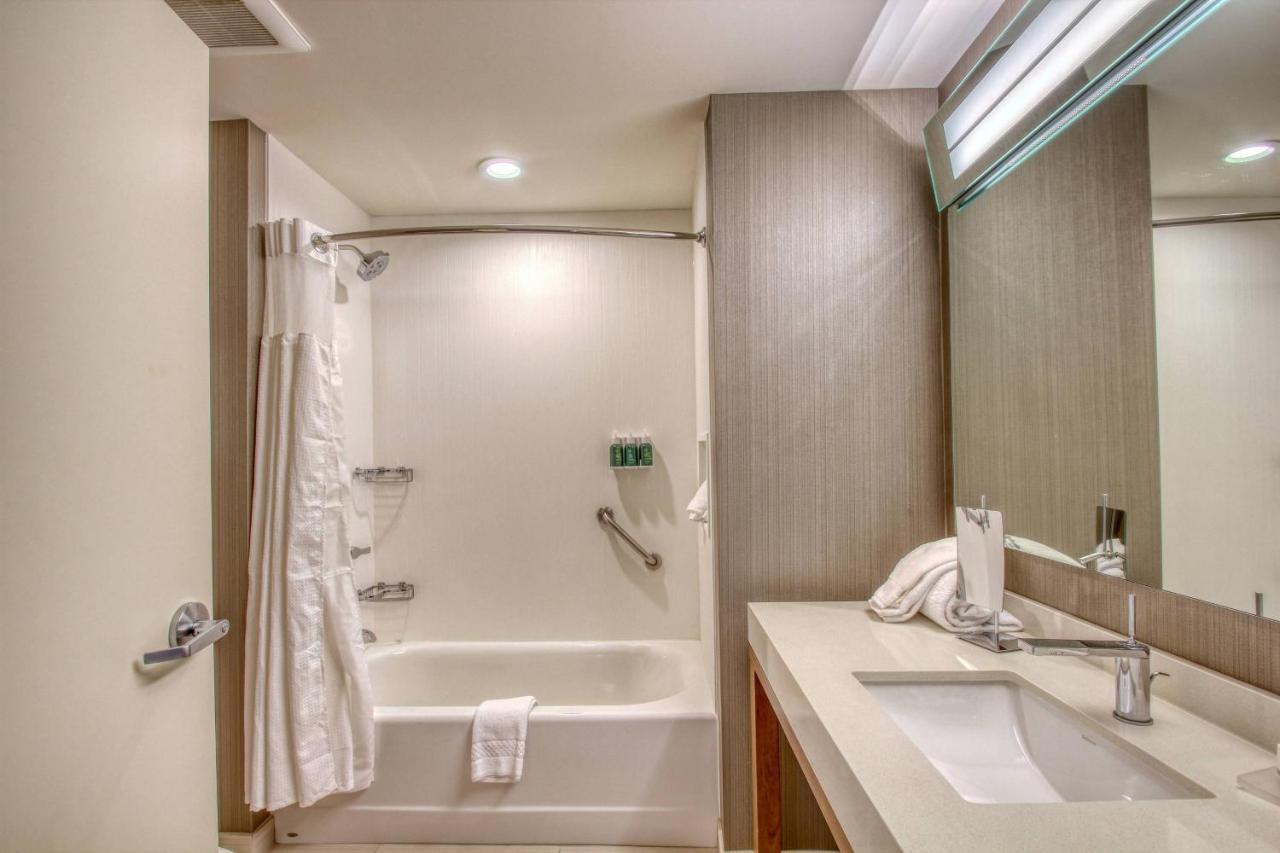 Courtyard By Marriott Fargo Hotel Buitenkant foto